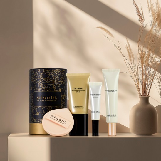 Bodegón del Cofre DD Cream + Contorno de Ojos Lifting Iluminador + radiant + esponja de maquillaje