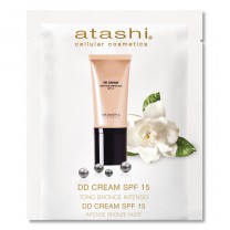 Muestra del tono bronce intenso de  la DD Cream