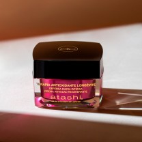 Tarro de la crema antiedad regenerante antioxidante