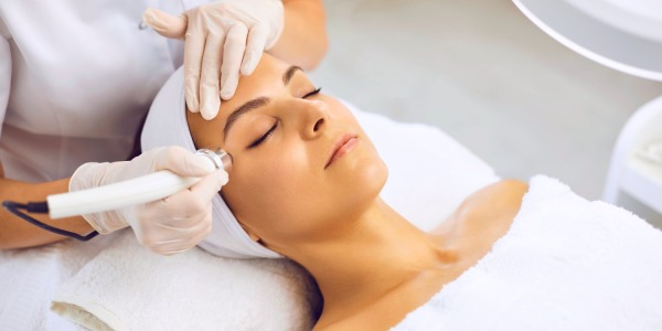 Limpieza facial con punta de diamante: ¿por qué elegirla?