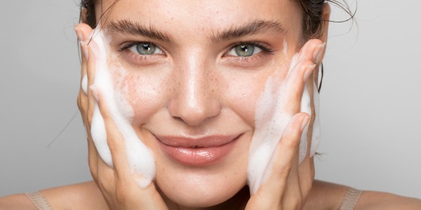Doble Limpieza Facial: Qué Es, Cómo Hacerla Y Con Qué Productos